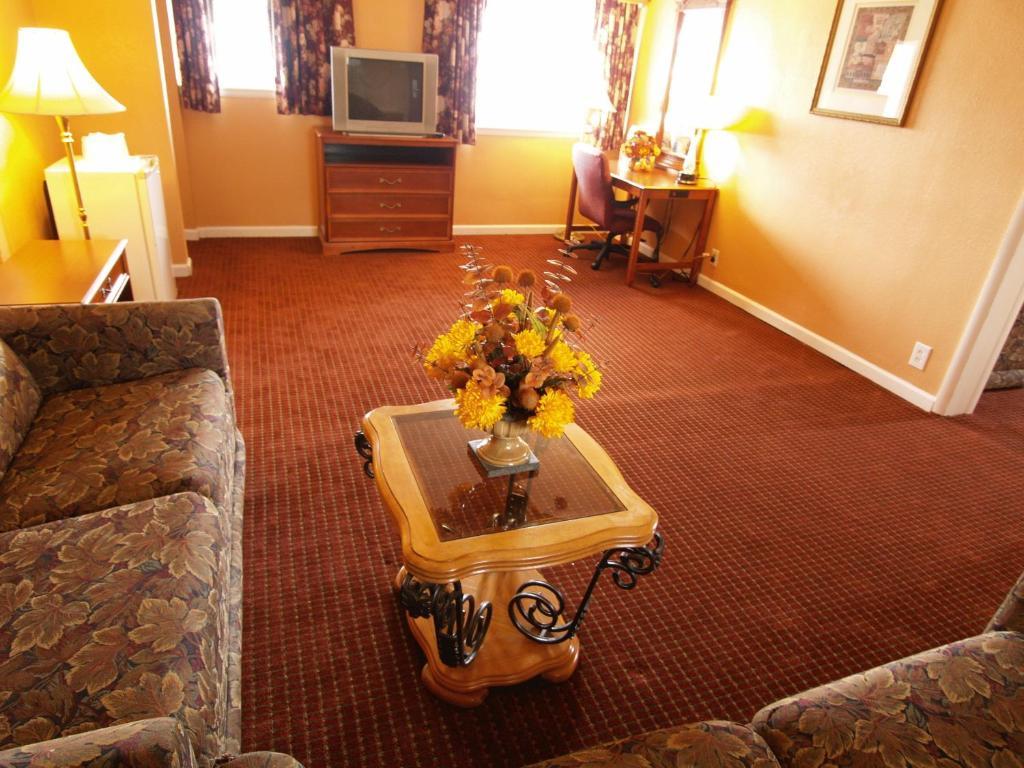Parkway Inn Philadelphia Airport Springfield Room photo