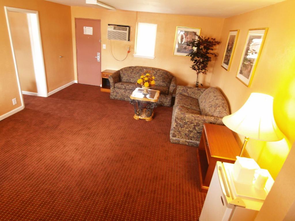 Parkway Inn Philadelphia Airport Springfield Room photo